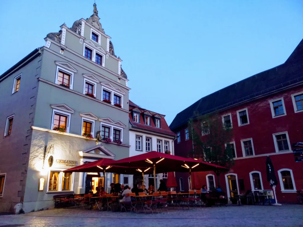 Restaurant Jagemanns am Hererplatz in Weimar außenansicht klassisches Haus und Terasse